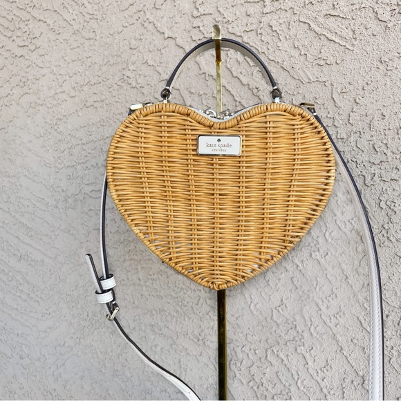 KATE SPADE Tan Wicker White Leather Heart Shaped Love Shack Woven Crossbody Bag - Picture 1 of 17
